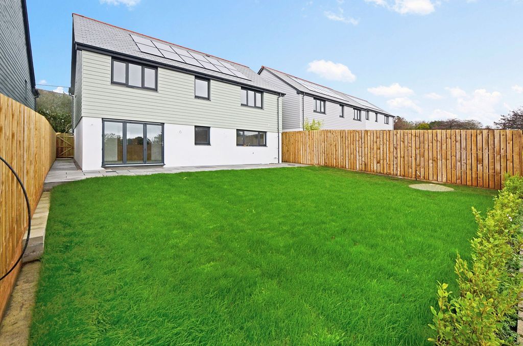 Property photo 3 of 33 Photo 8
