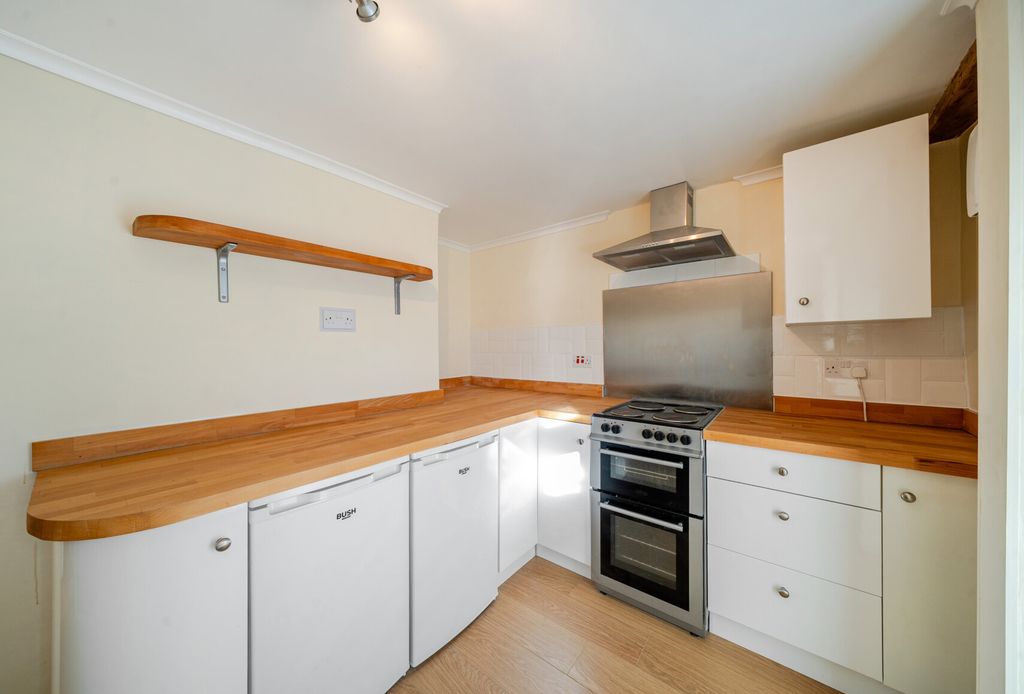 Property photo 2 of 19 1386497-16-69306d...