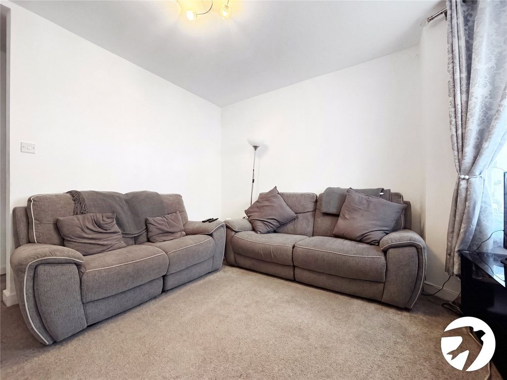 Property photo 2 of 12 Picture No. 21