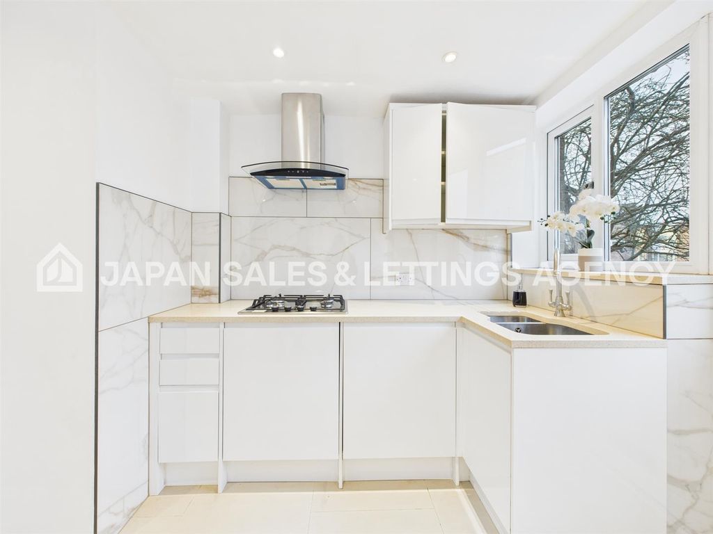 Property photo 2 of 18 Cam04401G0-Pr0099-Still006.Jpg