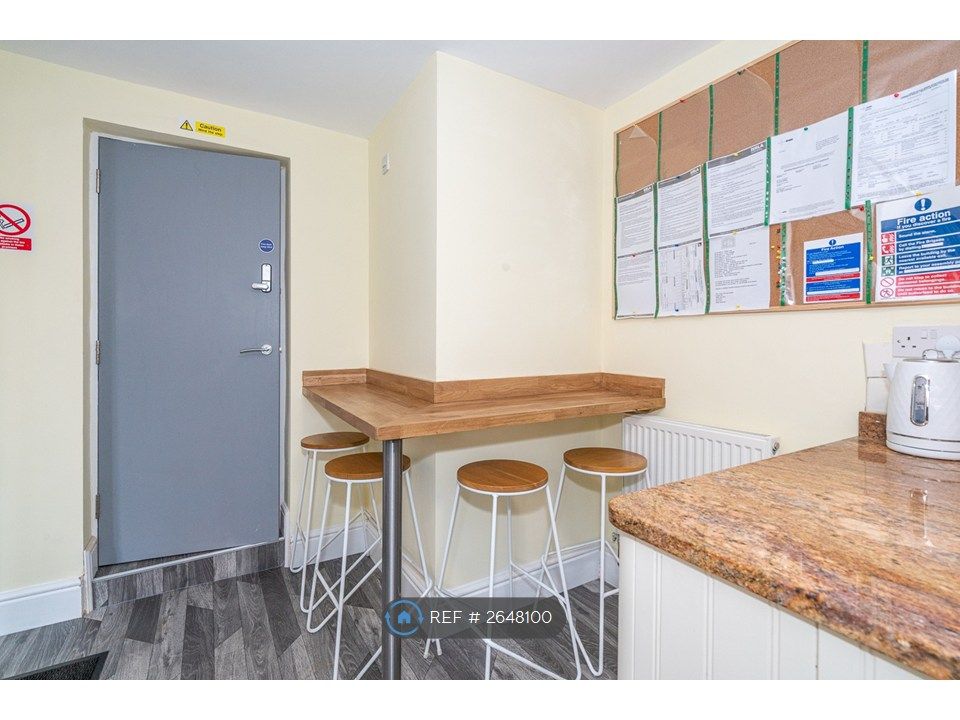 Property photo 3 of 7 Kitchen