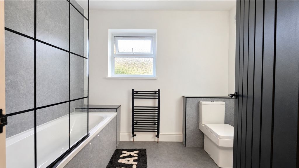 Property photo 3 of 10 240768