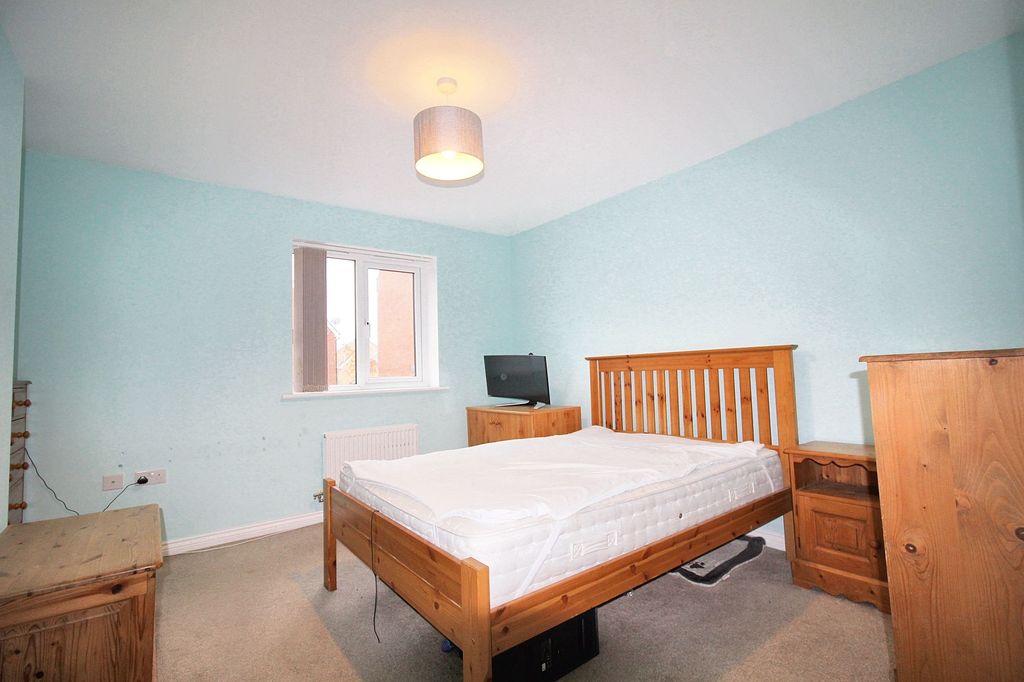 Property photo 3 of 14 Master Bedroom