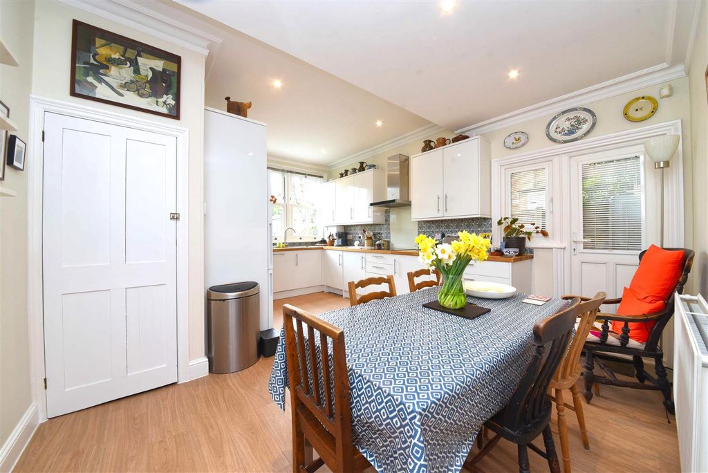 Property photo 2 of 13 35_Sedgmere_Avenue_Pic_11.Jpg