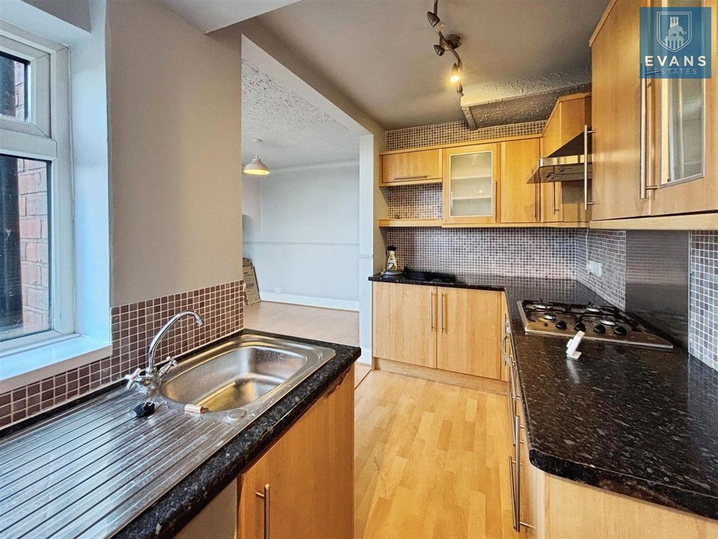 Property photo 3 of 14 Kitchen