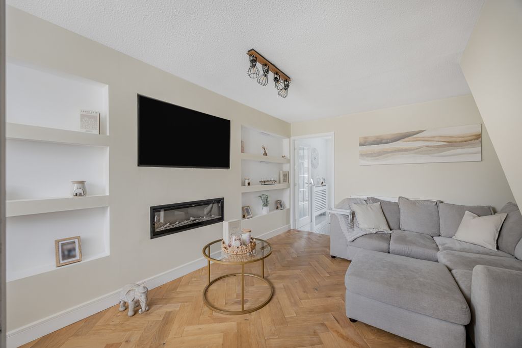 Property photo 2 of 19 Photo 2