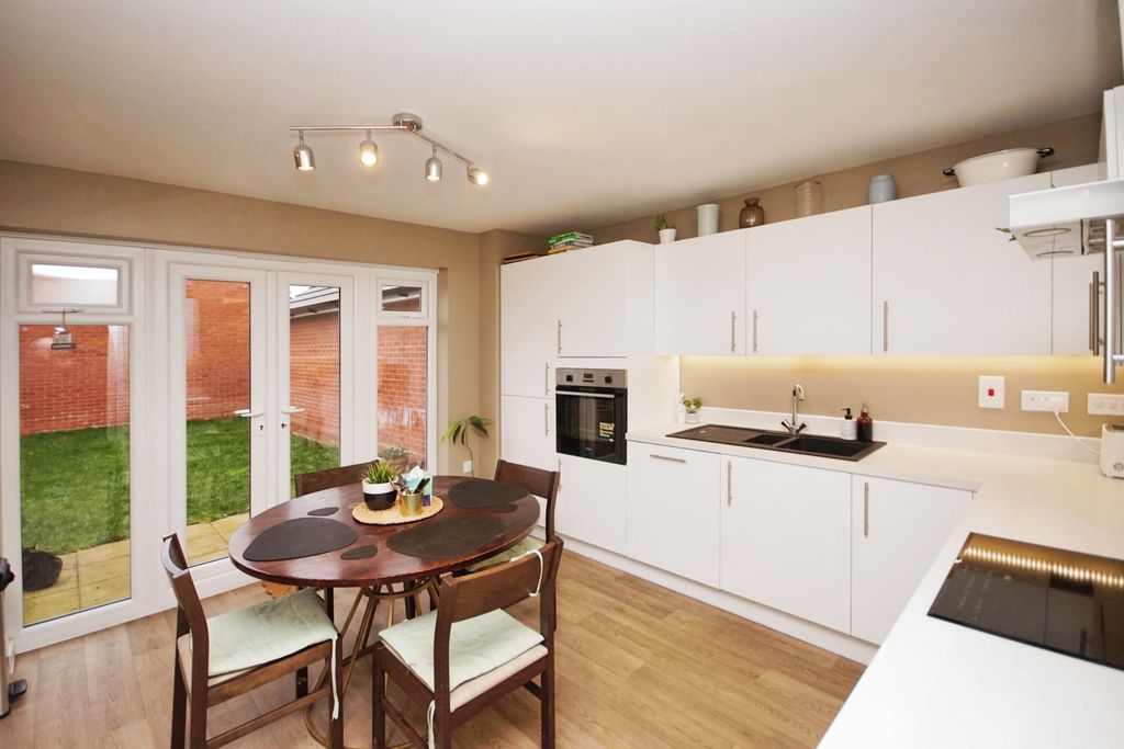 Property photo 1 of 19 Kitchen