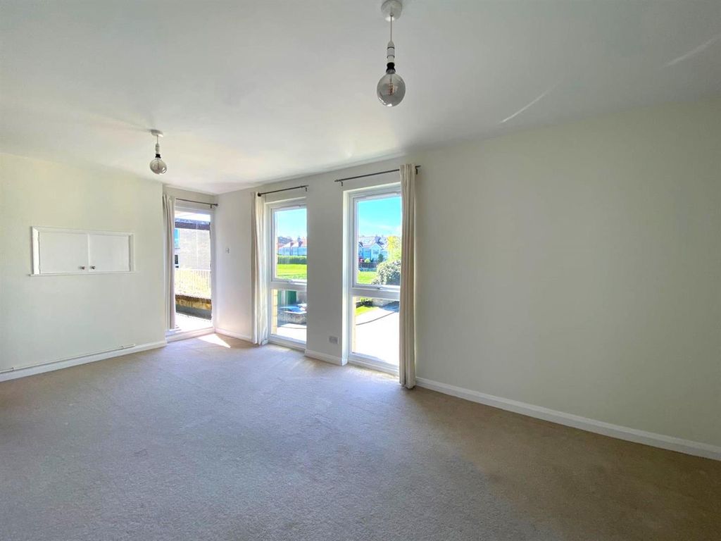 Property photo 2 of 12 Living .Jpeg