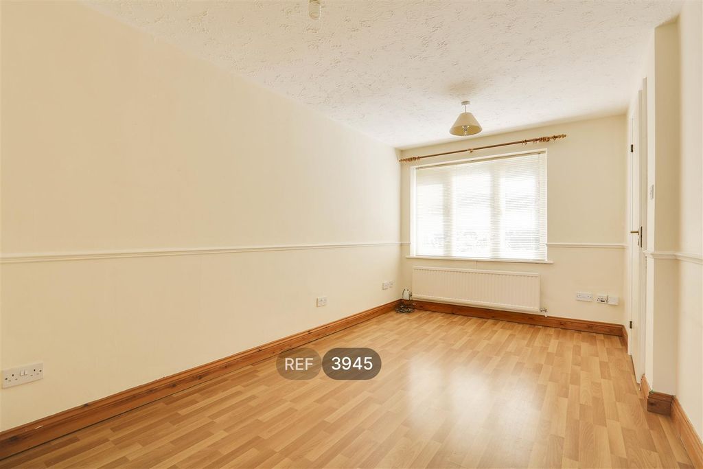 Property photo 2 of 11 Living Room