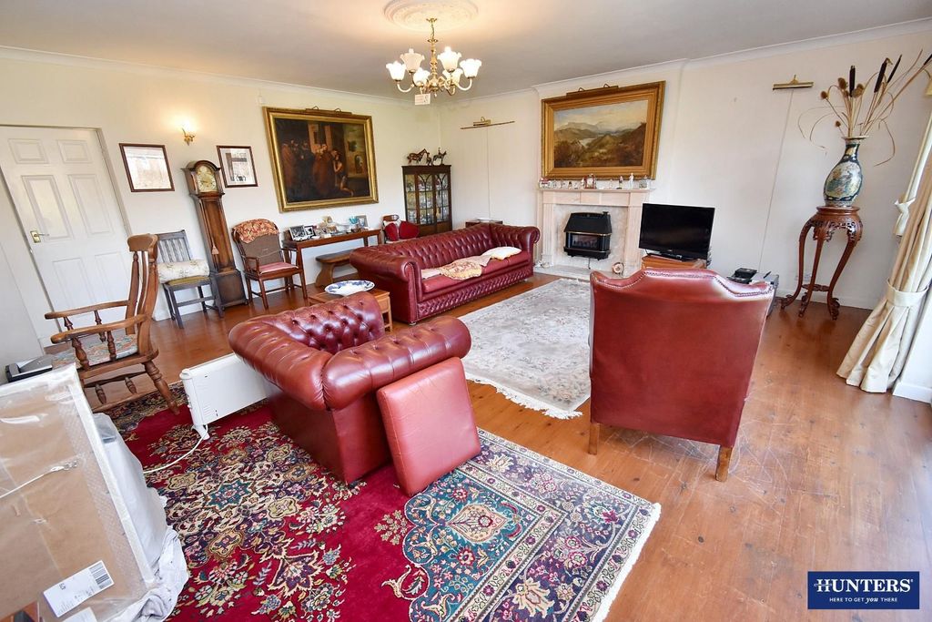 Property photo 1 of 17 Lounge