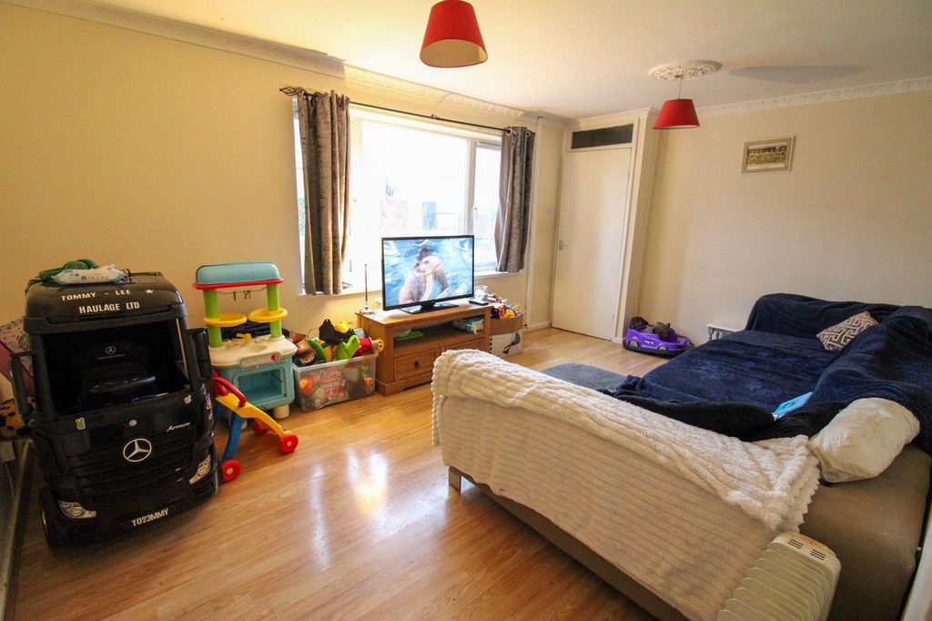 Property photo 2 of 8