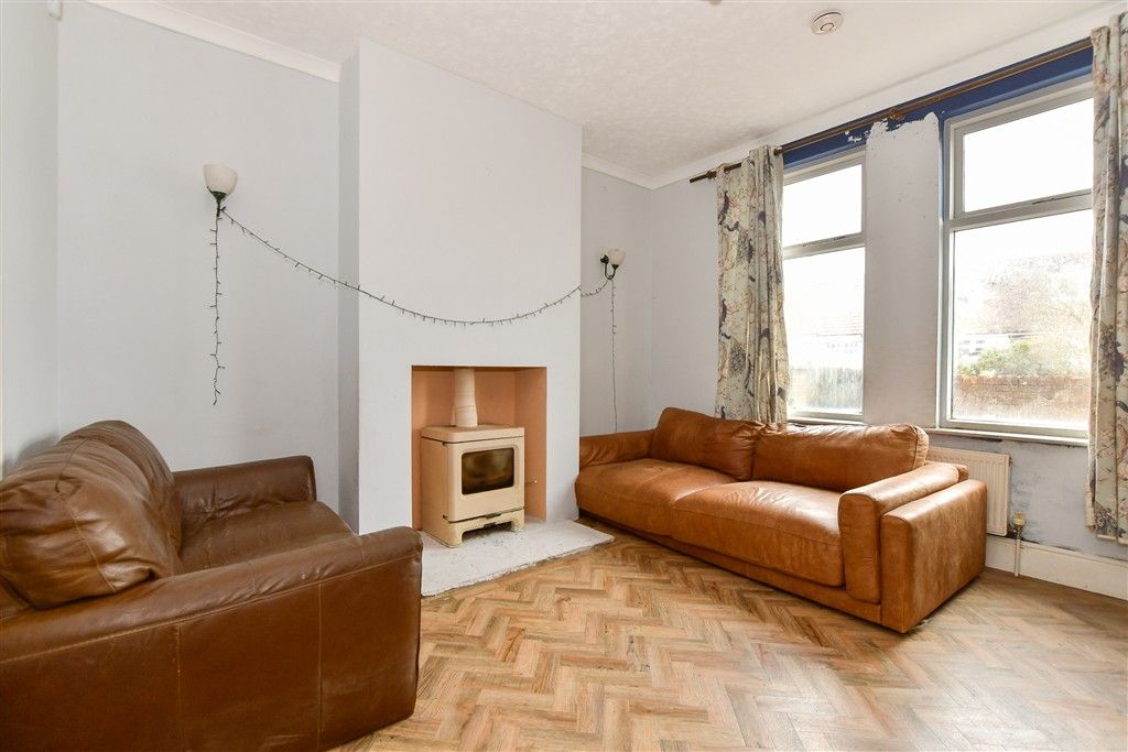 Property photo 3 of 8 Lounge