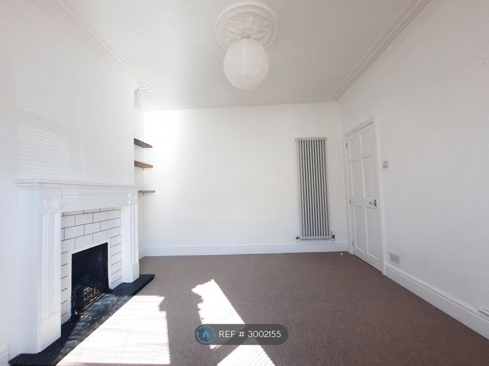Property photo 3 of 17 Living Room