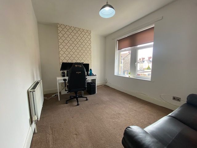 Property photo 2 of 4 Living Room