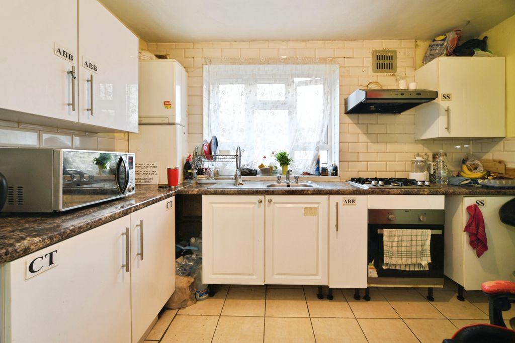 Property photo 2 of 20 Kitchen