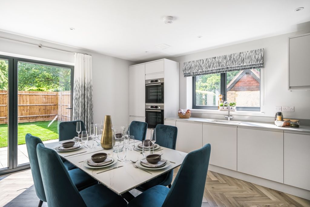 Property photo 2 of 11 Fawkham-House-49