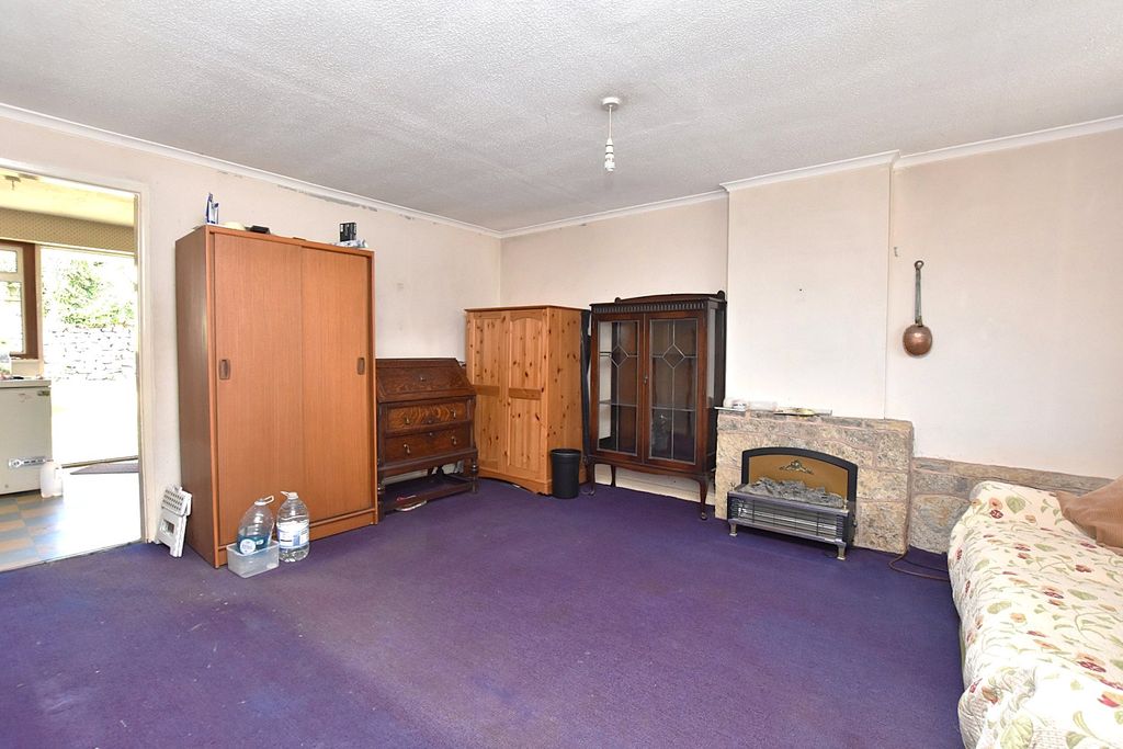 Property photo 3 of 14 Living Room