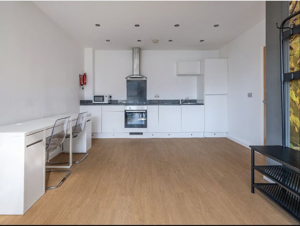 Property photo 3 of 8 Falconar House Kitchen 3
