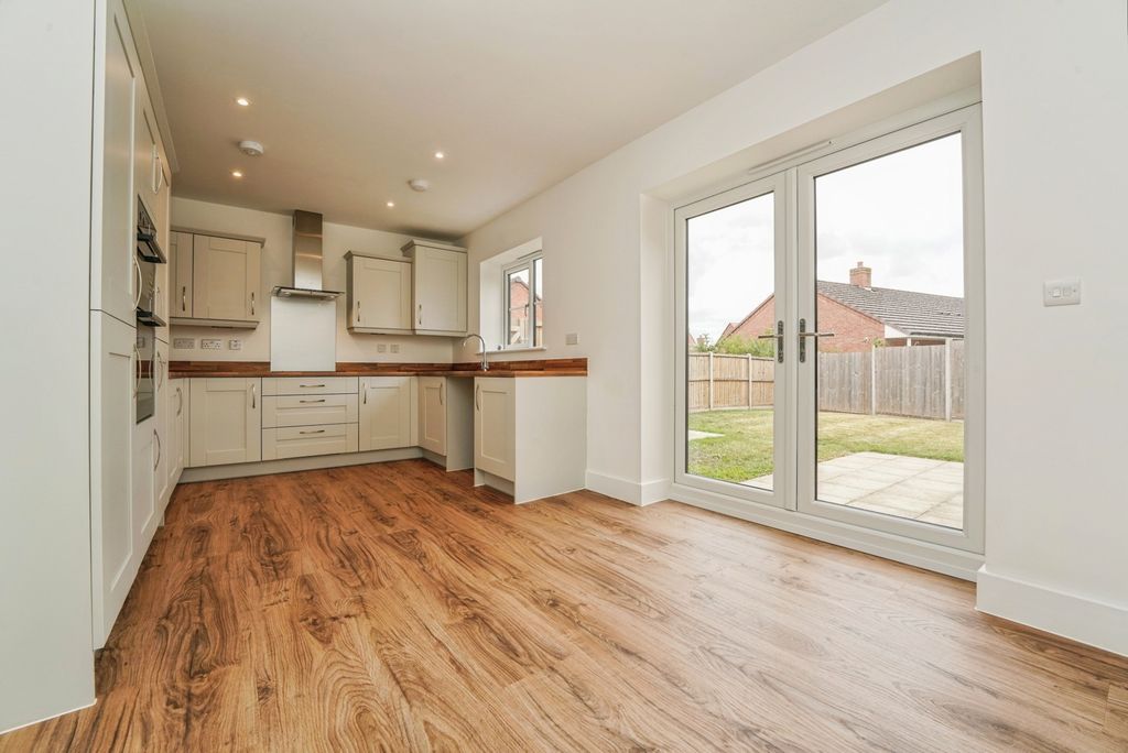 Property photo 2 of 16 Photo