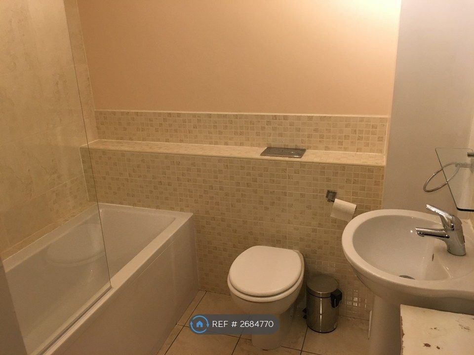 Property photo 3 of 22 Bathroom