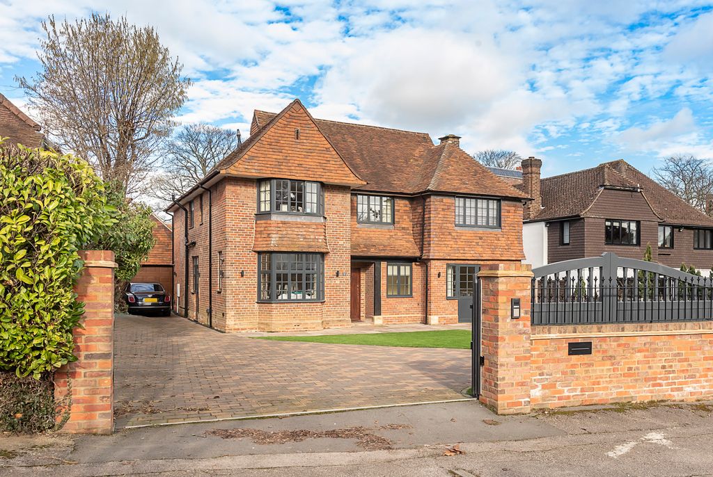 Property photo 1 of 12