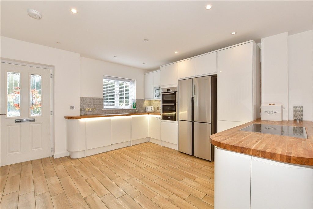 Property photo 2 of 10 Kitchen