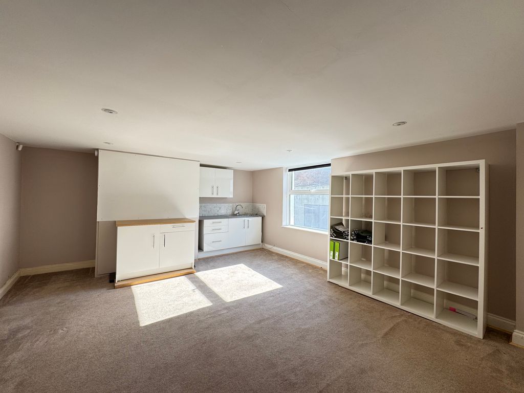 Property photo 2 of 3