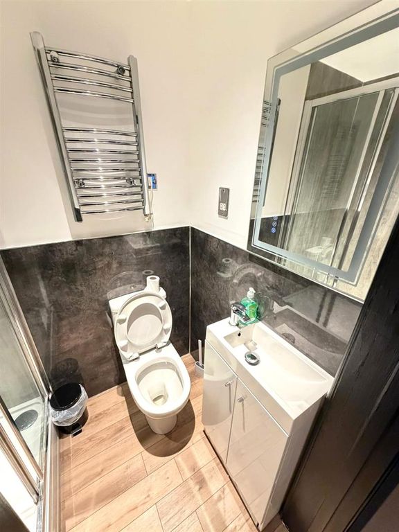 Property photo 3 of 4 Bathroom (2).Jpg