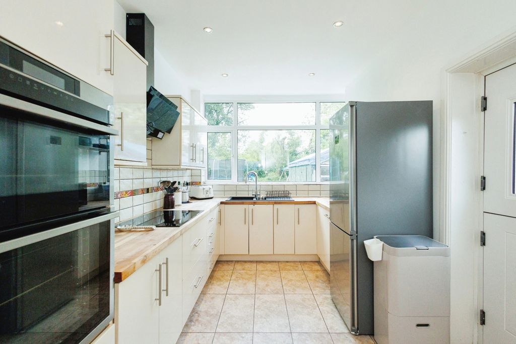 Property photo 2 of 14 Kitchen