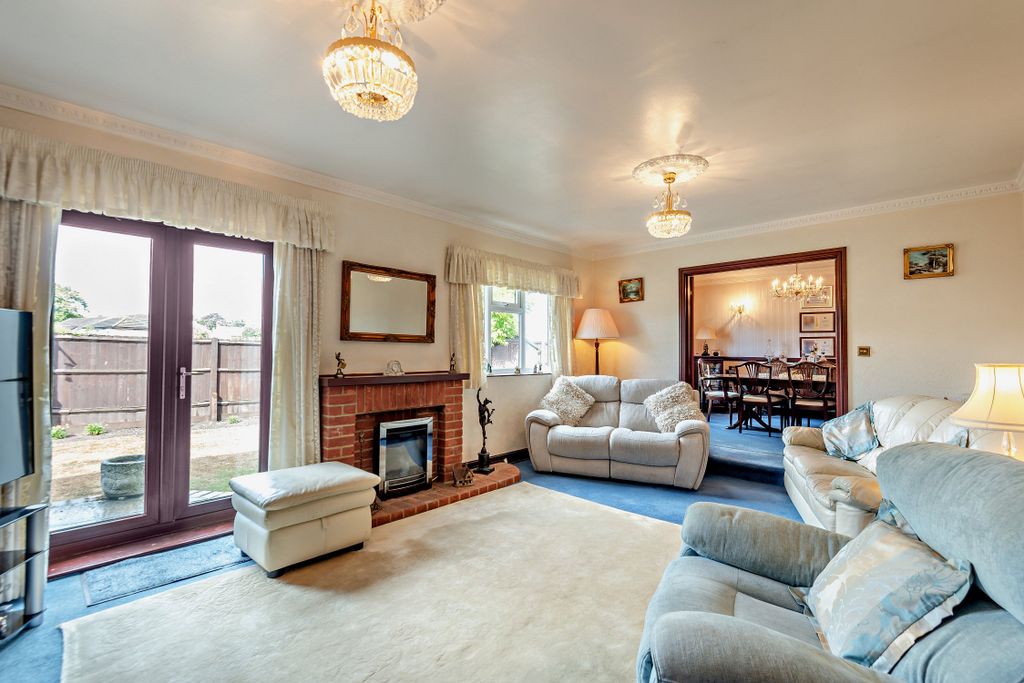 Property photo 3 of 11 Sitting Room