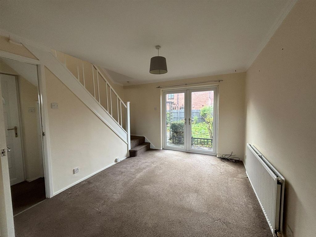 Property photo 2 of 8 Lounge