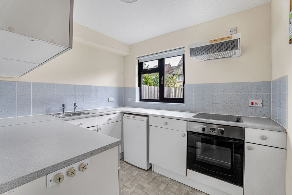 Property photo 2 of 11 Kitchen