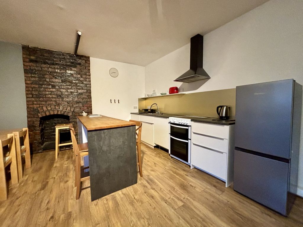 Property photo 2 of 12 Image00006