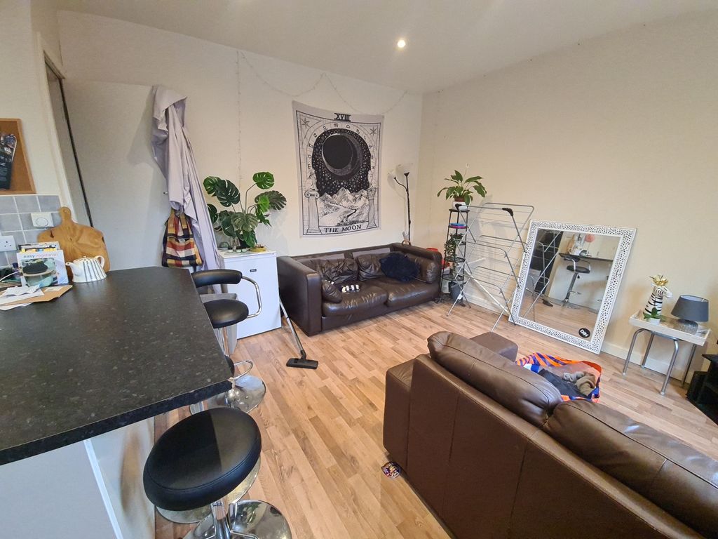 Property photo 1 of 14 A Spacious And Well-Lit Contemporary Living Room W...