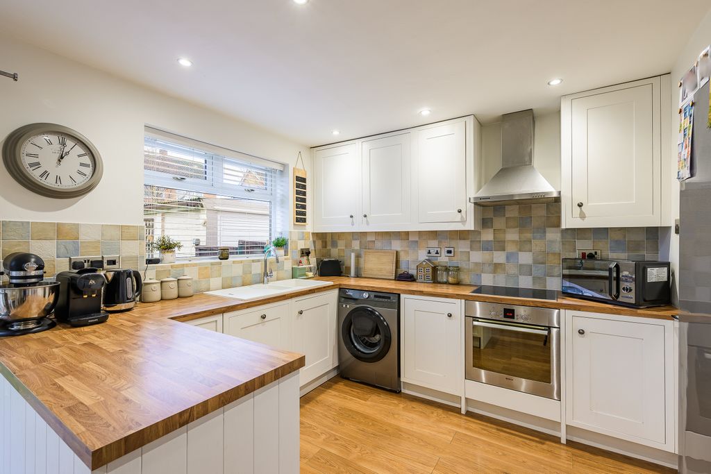 Property photo 3 of 30 Kitchen