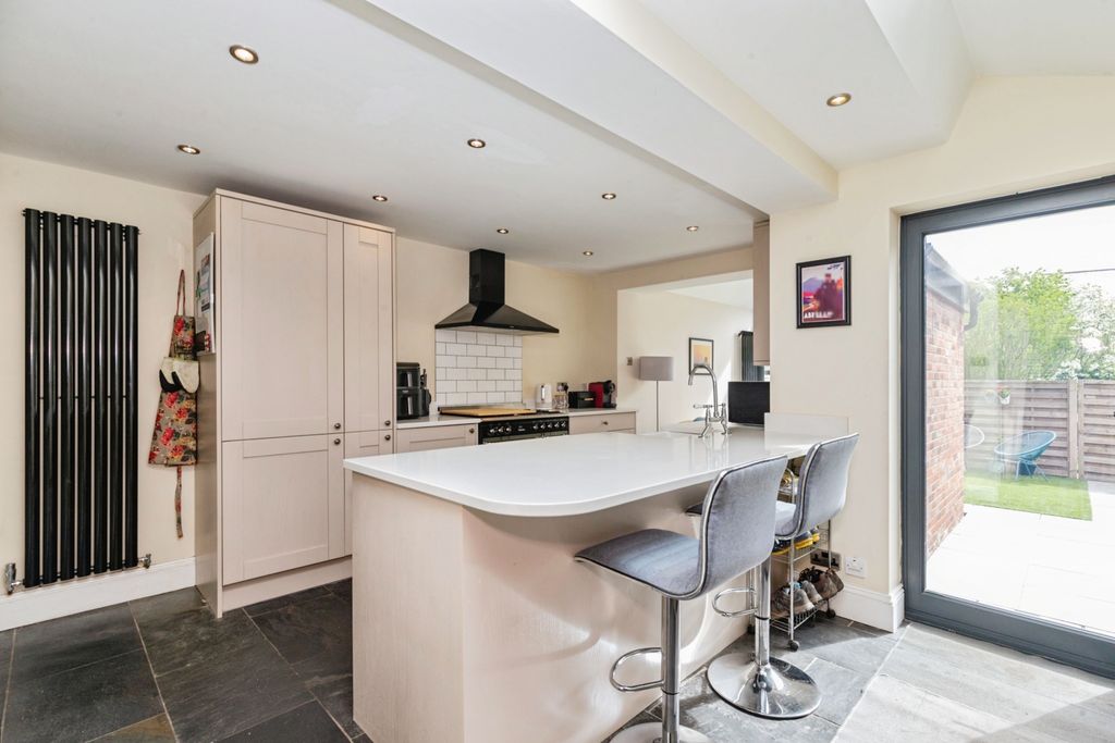 Property photo 3 of 18 Kitchen