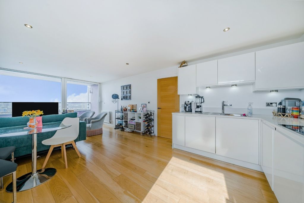 Property photo 3 of 10 4228053