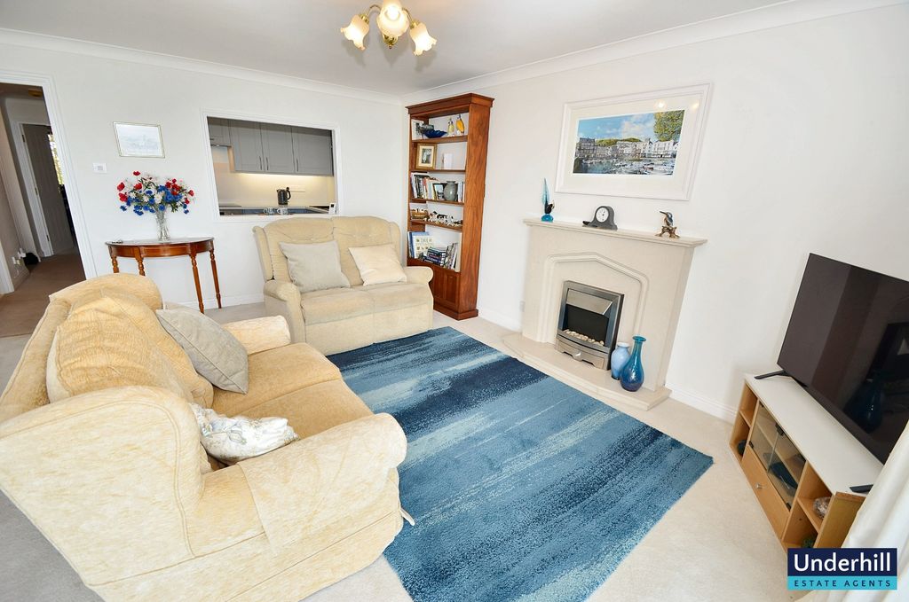 Property photo 2 of 21