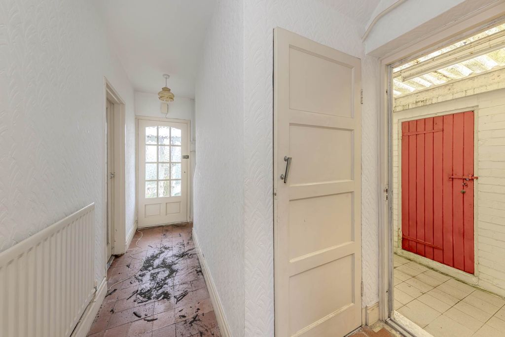 Property photo 2 of 26