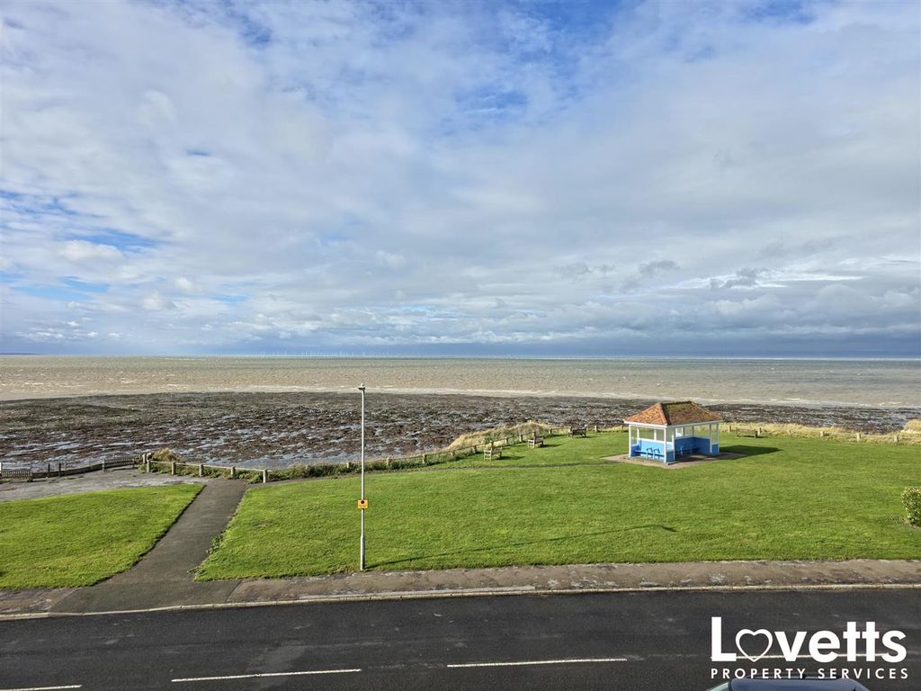 Property photo 3 of 13 Sea View
