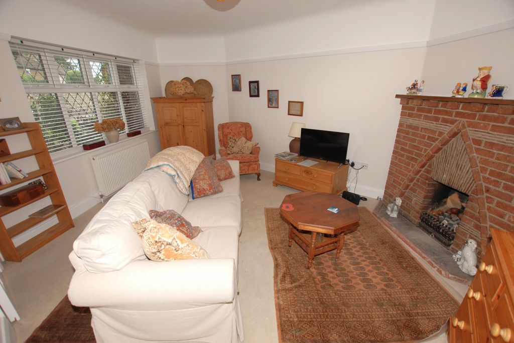 Property photo 3 of 16 Sitting Room