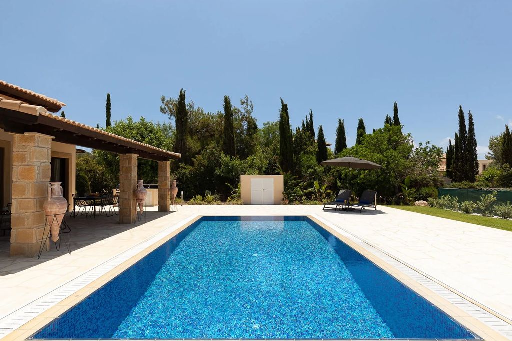 Property photo 2 of 25