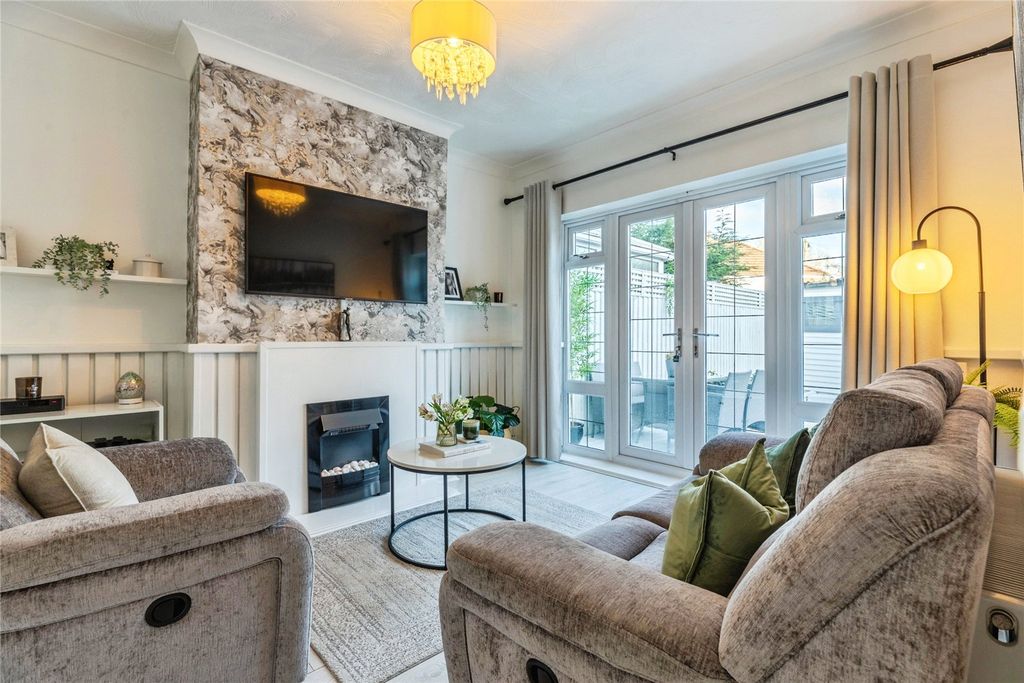 Property photo 2 of 22 Picture No. 32