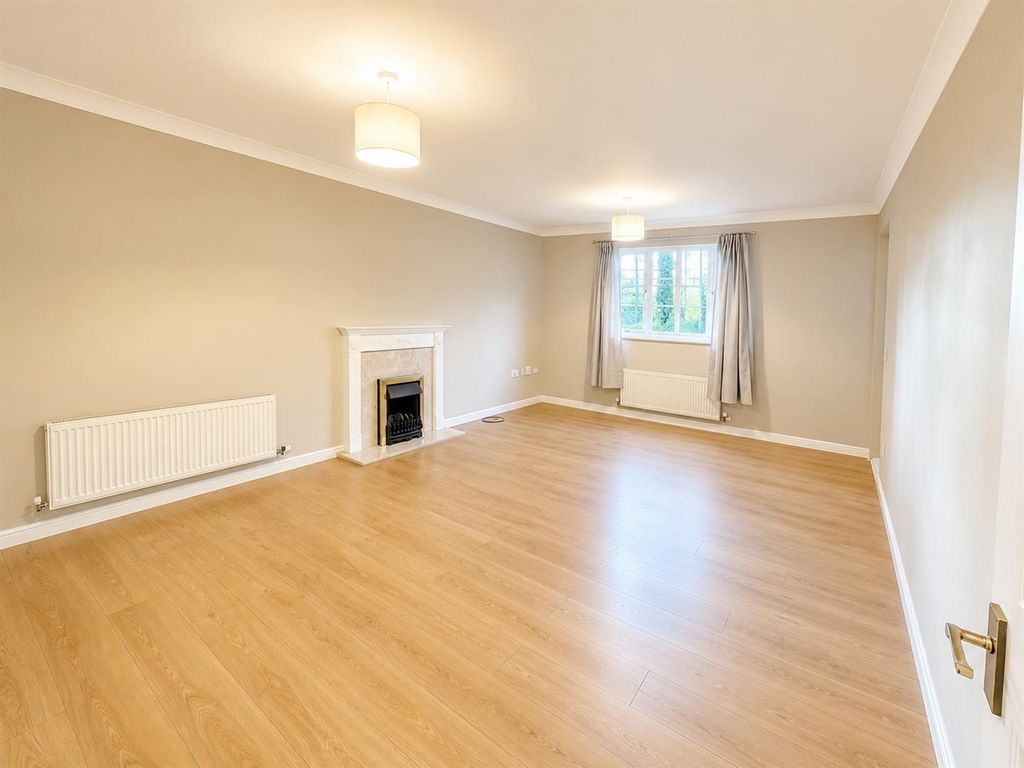 Property photo 2 of 18 Living Room