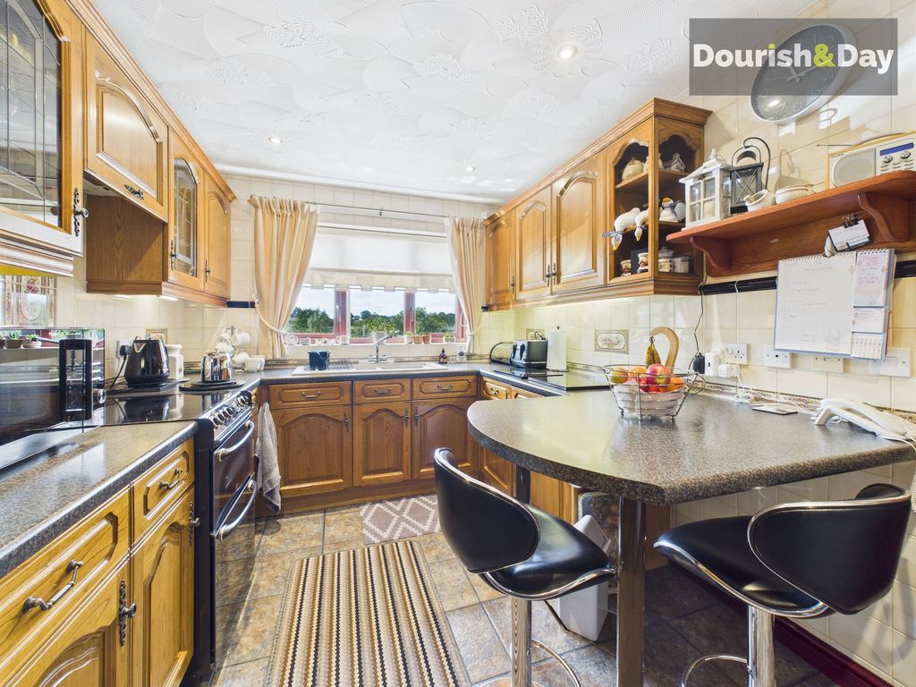 Property photo 2 of 17 Kitchen