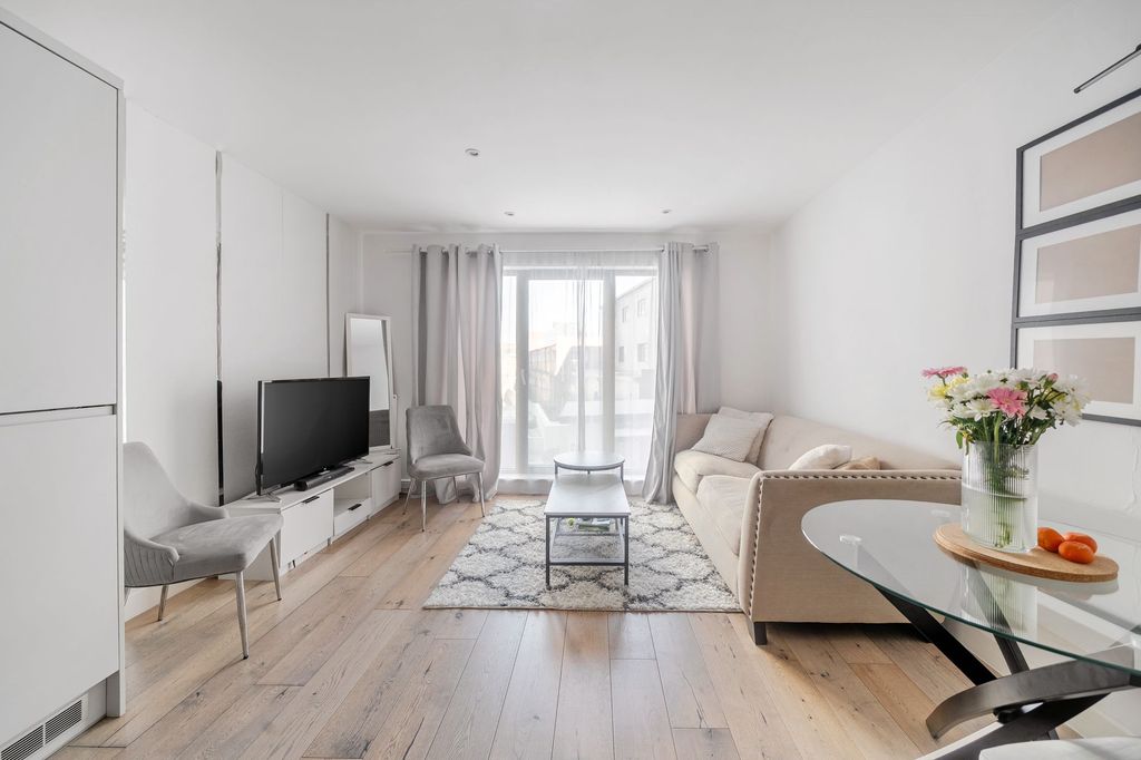 Property photo 3 of 12