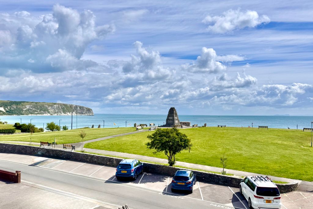 Property photo 2 of 11 Sea View