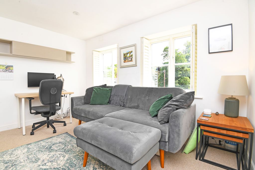 Property photo 3 of 7