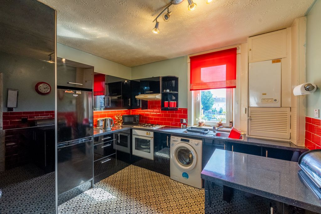 Property photo 3 of 31 Gallery