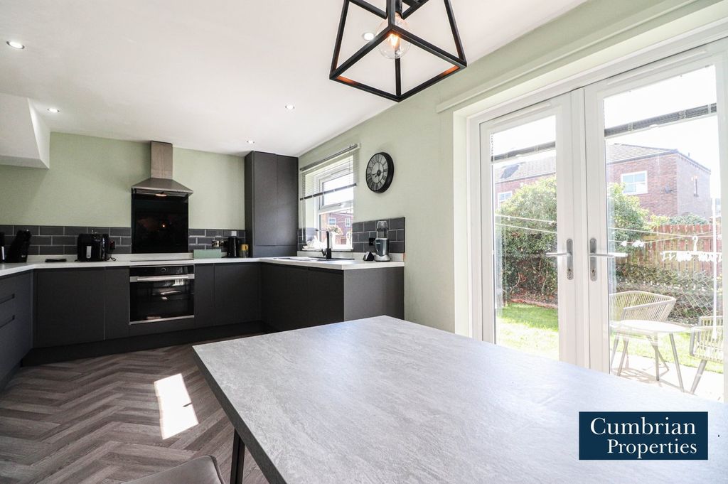 Property photo 2 of 19 Dining Kitchen